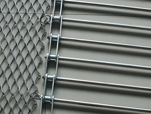 The rod conveyor belt is connected with chain link conveyor belt.