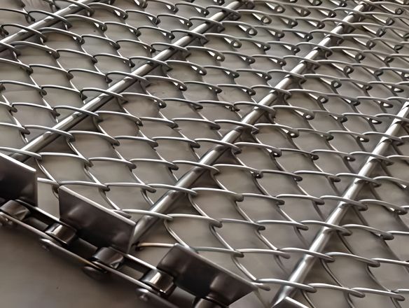 Side Guards are added onto the chain link conveyor belt.