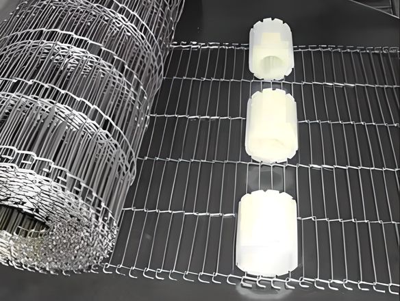 Three nylon idler wheel is placed on the rod network conveyor belt.