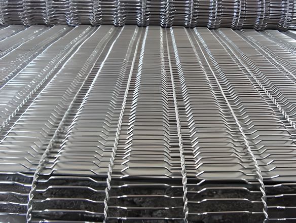 A rod network conveyor belt with convex surface.