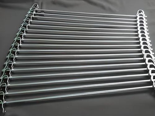 U-shaped links are installed on the both side and center of the balanced weave conveyor belt.